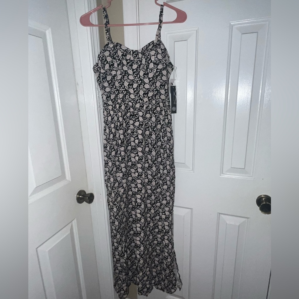 BRAND NEW (NWT) Floral Maxi Dress